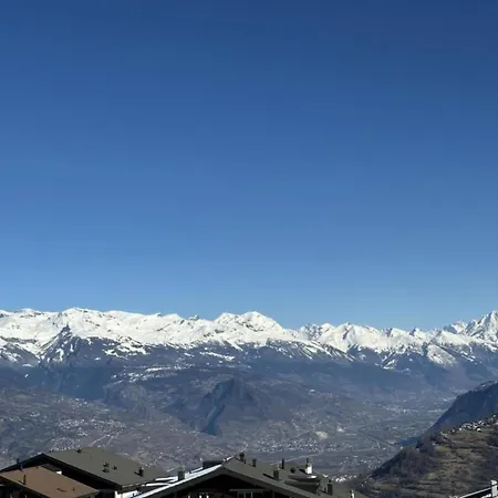 Flat In Near Lift & Slopes