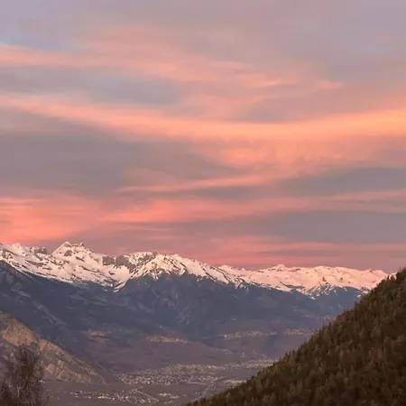 Flat In Near Lift & Slopes *