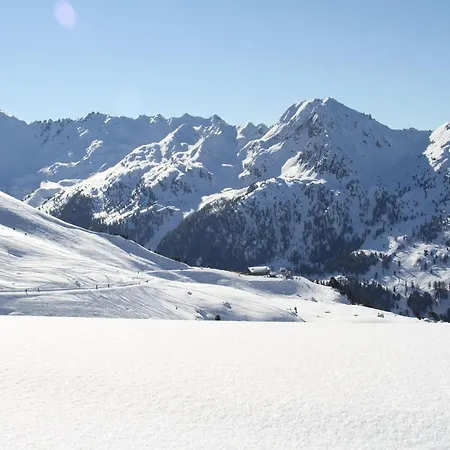 Apartment Flat In Near Lift & Slopes