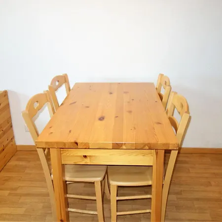 Flat In Near Lift & Slopes