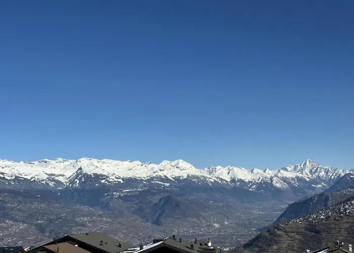 Flat In Near Lift & Slopes