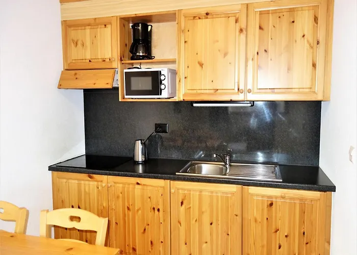 Flat In Near Lift & Slopes