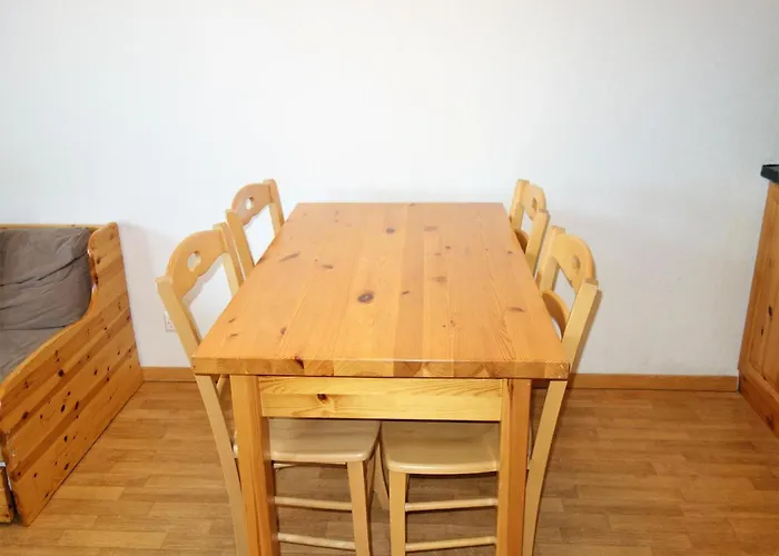 Flat In Near Lift & Slopes